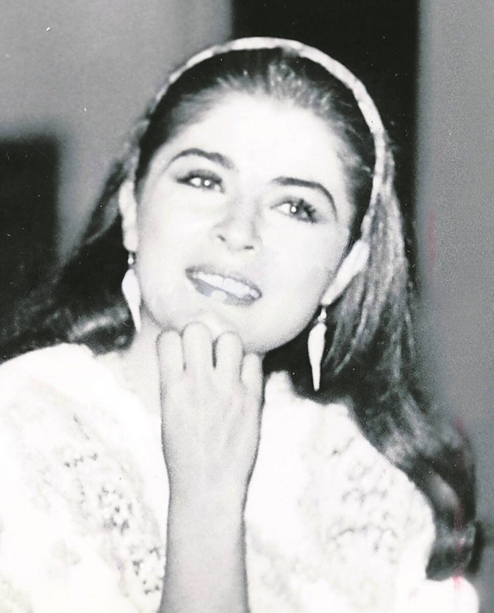 Victoria Ruffo cambia de look ¡y se transforma en una sexy rubia!