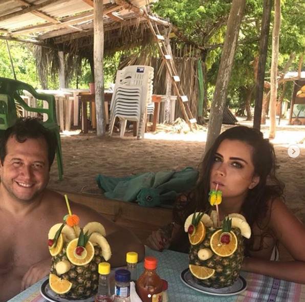 Así es felicitado el hijo de AMLO por su novia Carolyn Adams este 14 de febrero
