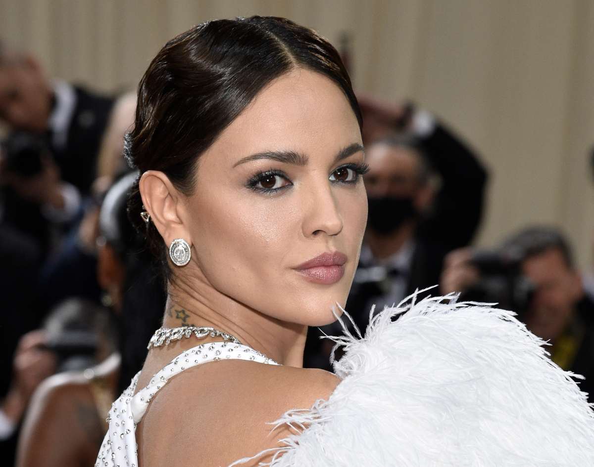 Los fabulosos 144 diamantes de Eiza González para la noche del MET