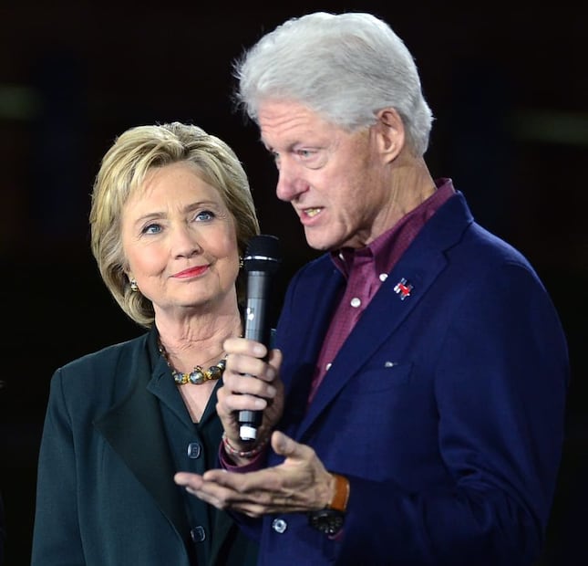 Hillary Clinton y el ex presidente estadounidense Bill Clinton en febrero de 2016 / EFE