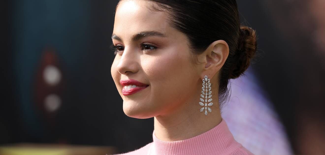 La cantante Selena Gomez festeja con nuevo tatuaje el éxito de su disco 'Rare' 