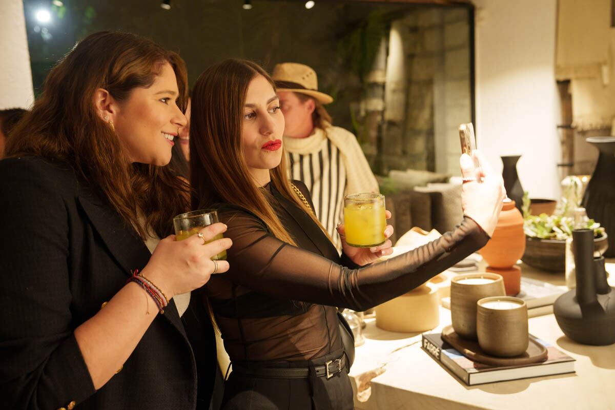 Nadia Stan y Estefanía Solana. (Foto: Héptor Arjona para VIP)