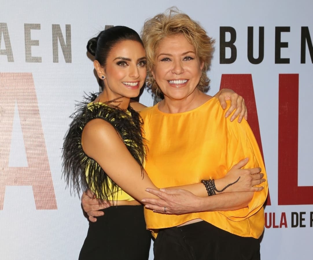 Aislinn Derbez y Gabriela Michel, su mamá / Foto: Víctor Chávez - Getty Images