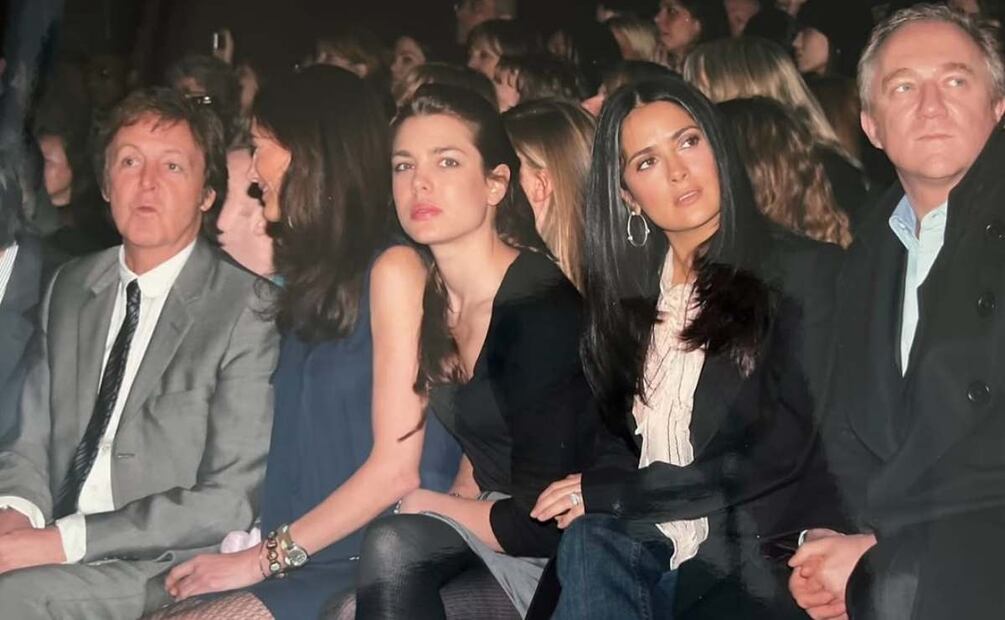 La foto del recuerdo en la que aparecen Paul McCartney, su esposa Nancy Shevell, Carlota Casiraghi, Salma Hayek y su esposo  François-Henri Pinault / Foto: Instagram - @salmahayek
