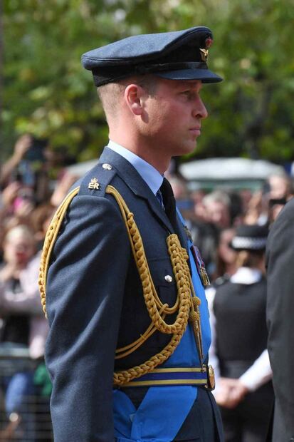 El príncipe William con el corazón roto: caminar detrás de su abuela le recordó el funeral de su mamá, Diana de Gales