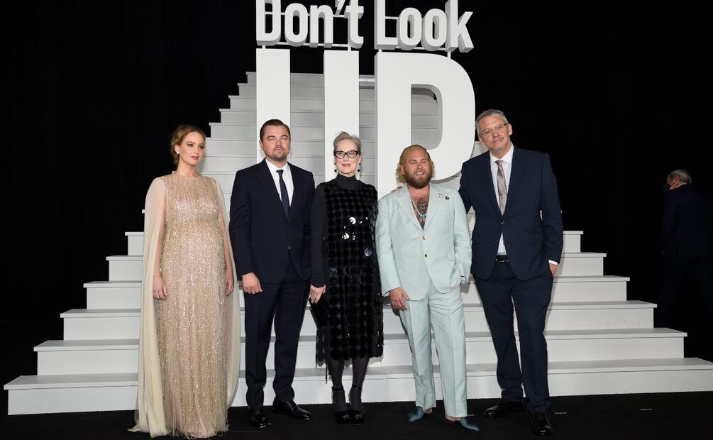 Jennifer Lawrence presume su avanzado embarazo en alfombra roja