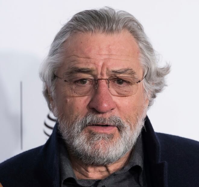 Detienen a mujer por robar regalos de Navidad en casa de Robert De Niro