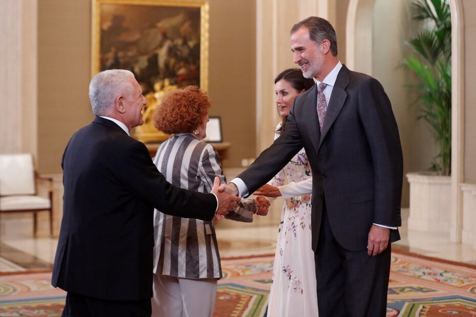 VIDEO: Felipe de España y Letizia en franco duelo; miradas que matan 