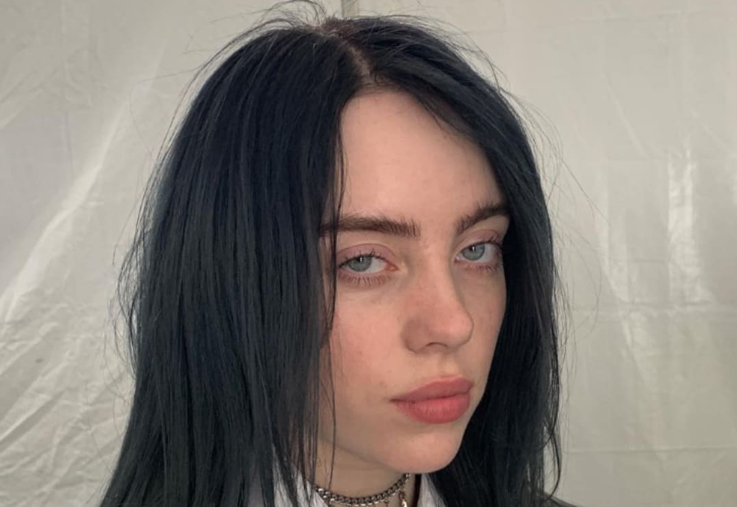 Billie Eilish muestra la textura de su piel con una selfie al natural