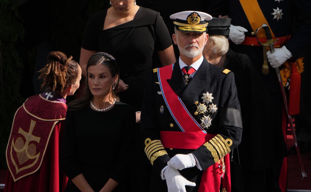 La reina Letizia y el rey Felipe VI de España. (Foto: AP)