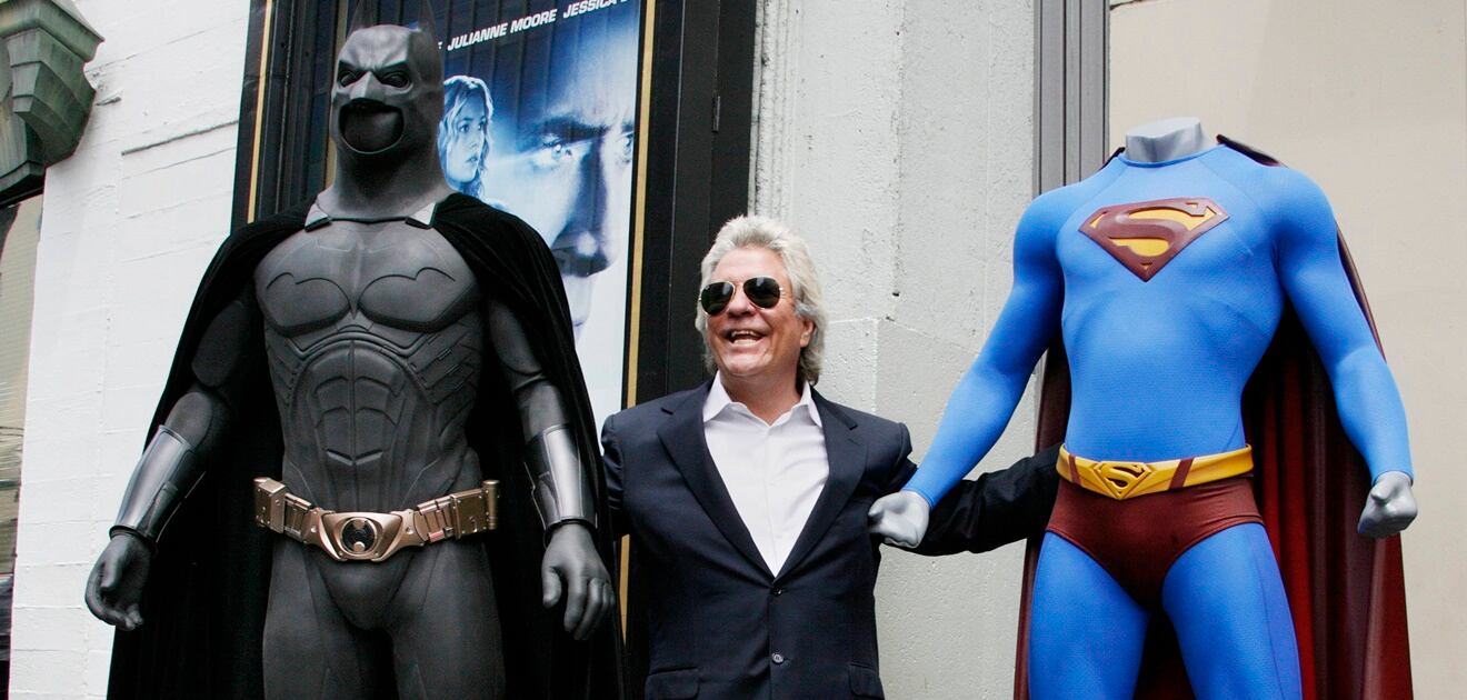 Pamela Anderson se casó con Jon Peters para que le pagara sus deudas 