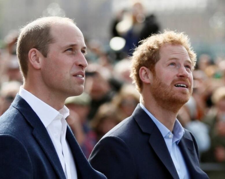 El príncipe William con su hermano Harry / Foto: Archivo de El Universal 