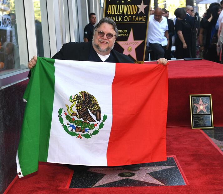 Guillermo del Toro devela su estrella en el Paseo de la Fama de Hollywood
