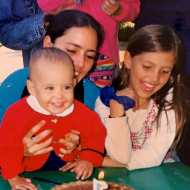 Stephanie Salas junto a sus hijas, Camila Valero y Michelle Salas / Foto: Instagram