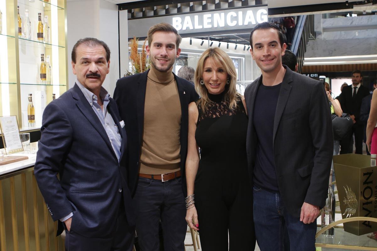 Gerardo Chávez, Eugenio Salado, Ceci Junco y Juan Pablo Romero. (Foto: Mónica Martínez/ Quadra producciones para VIP)