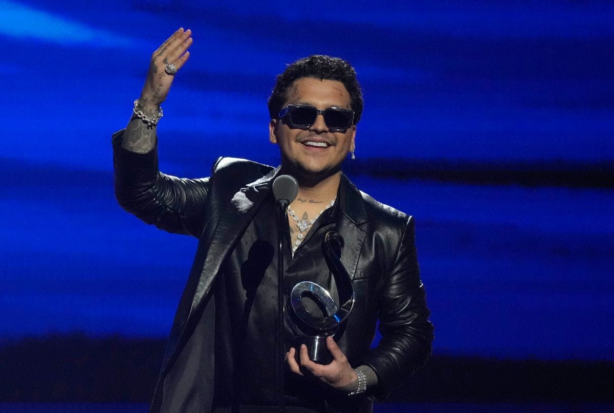 Así quedó el tatuaje de Christian Nodal que borró de los ojos de Belinda