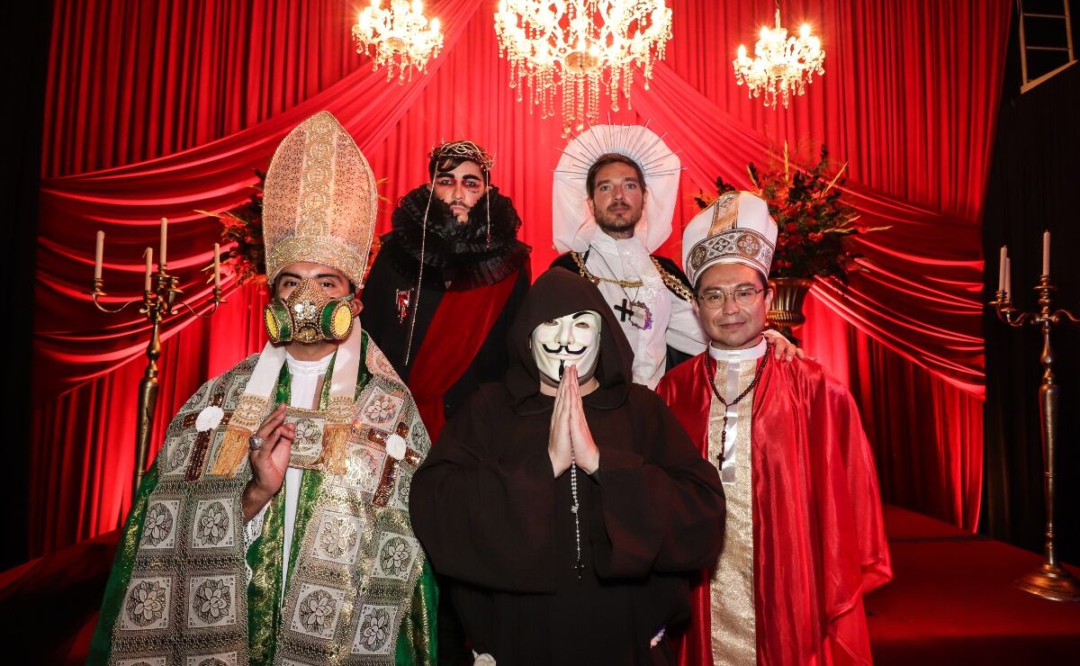 Seres celestiales festejan con Rodrigo Wok 