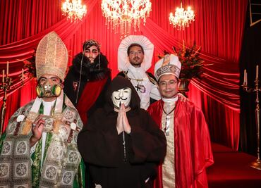 Seres celestiales festejan con Rodrigo Wok