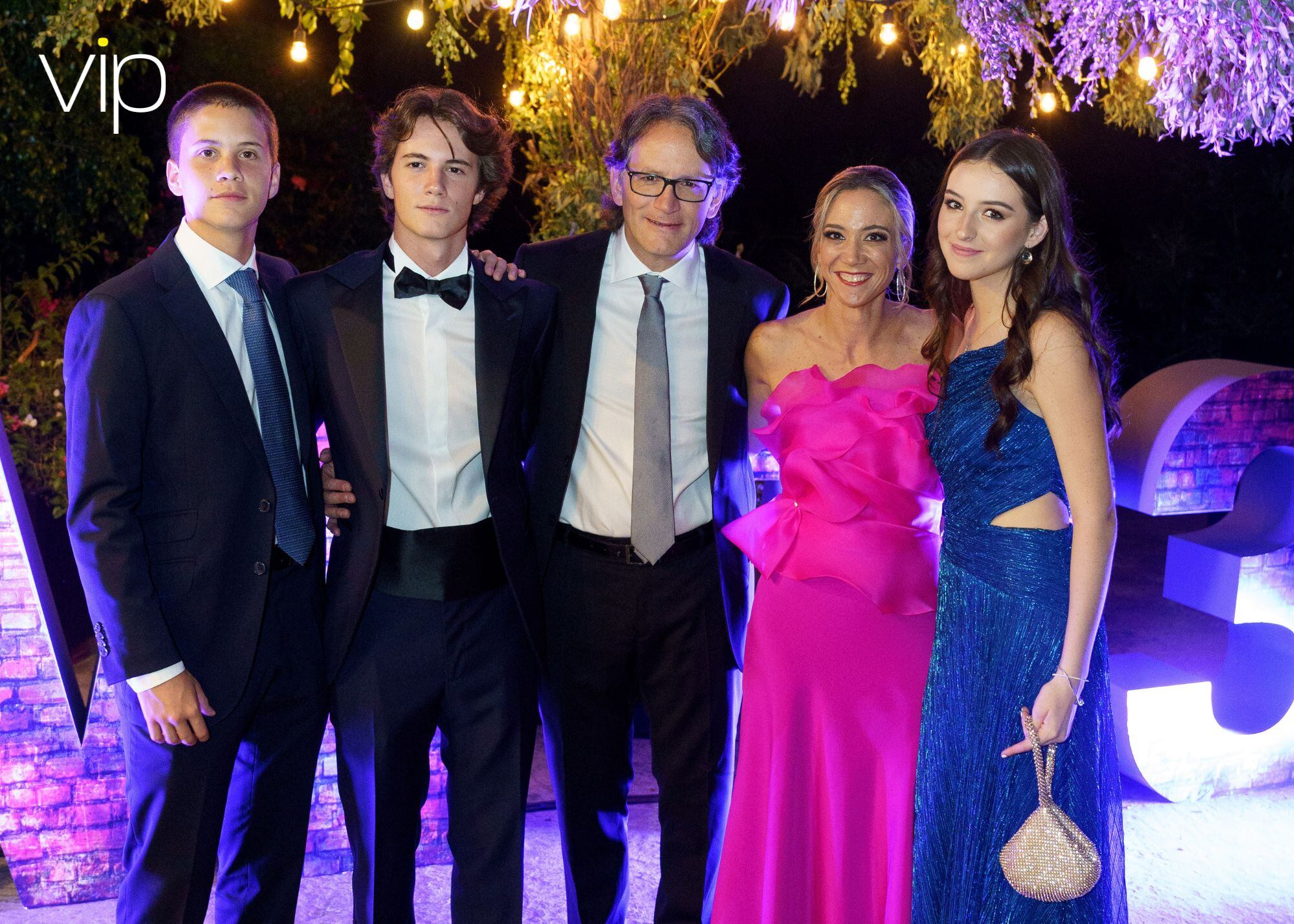 Luca, Matteo y Fabio Maiocco con Paola Piotti y Emilia Cuétara. (Foto: Héptor Arjona)