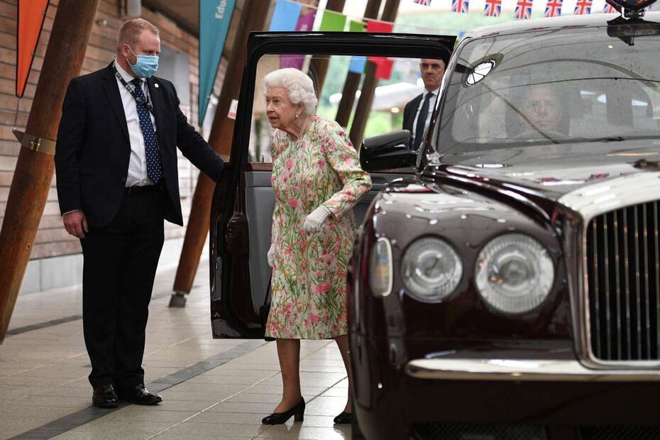 La reina Isabel II condecorará a médicos y científicos que lucharon contra el Covid-19