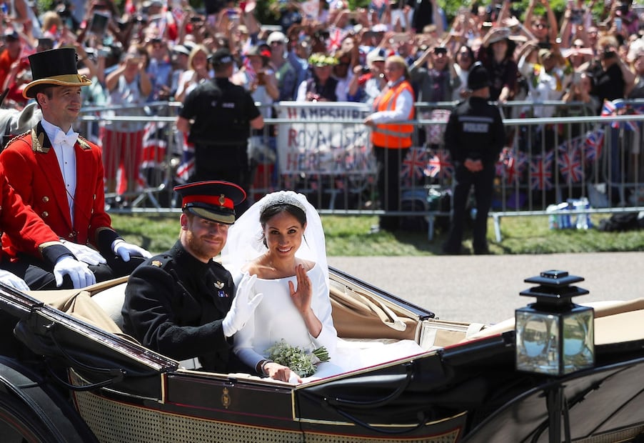 Chloe Savage elaboró los vestidos nupciales de Meghan y Kate y ahora no tiene dinero para comer
