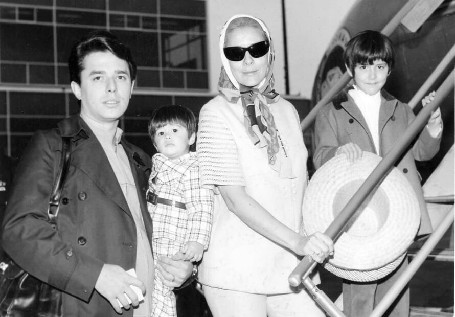 Enrique Guzmán y Silvia Pinal con sus hijos, Luis Enrique y Alejandra / Foto: Archivo de El Universal