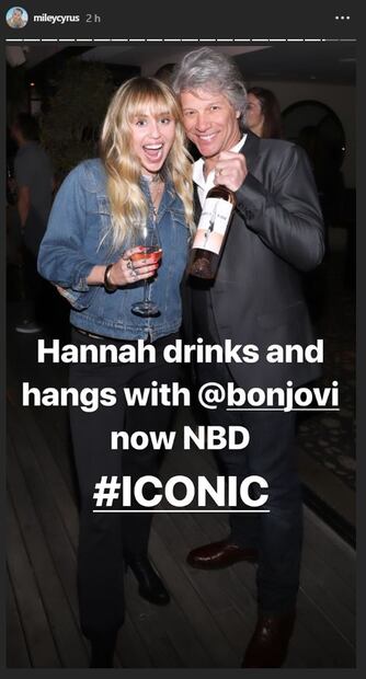 Miley Cyrus, como Hannah Montana, brinda con Bon Jovi con el mejor vino rosado del mundo