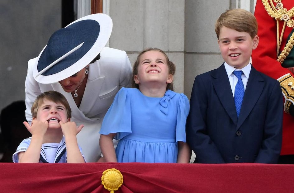 Las caras del príncipe Louis en el Jubileo de Isabel II se roban el show