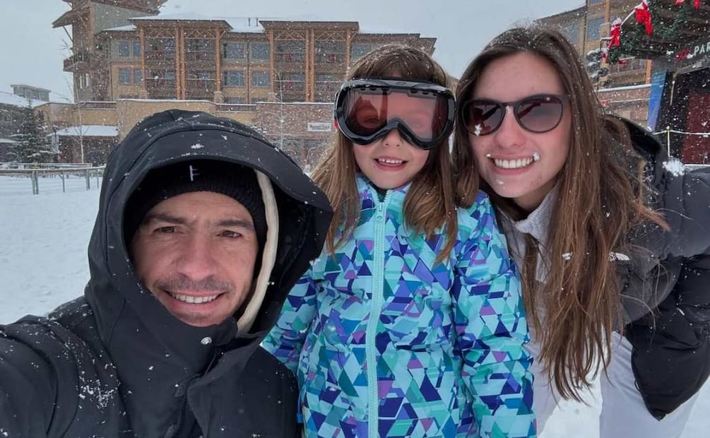 Mauricio Ochmann junto a sus hijas Lorenza y Kailani / Foto: Instagram @mauochmann