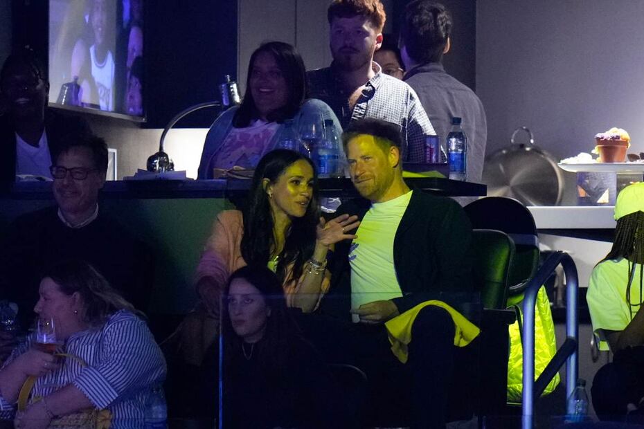 Meghan Markle aparece, con shorts y blazer, en un partido de los Lakers