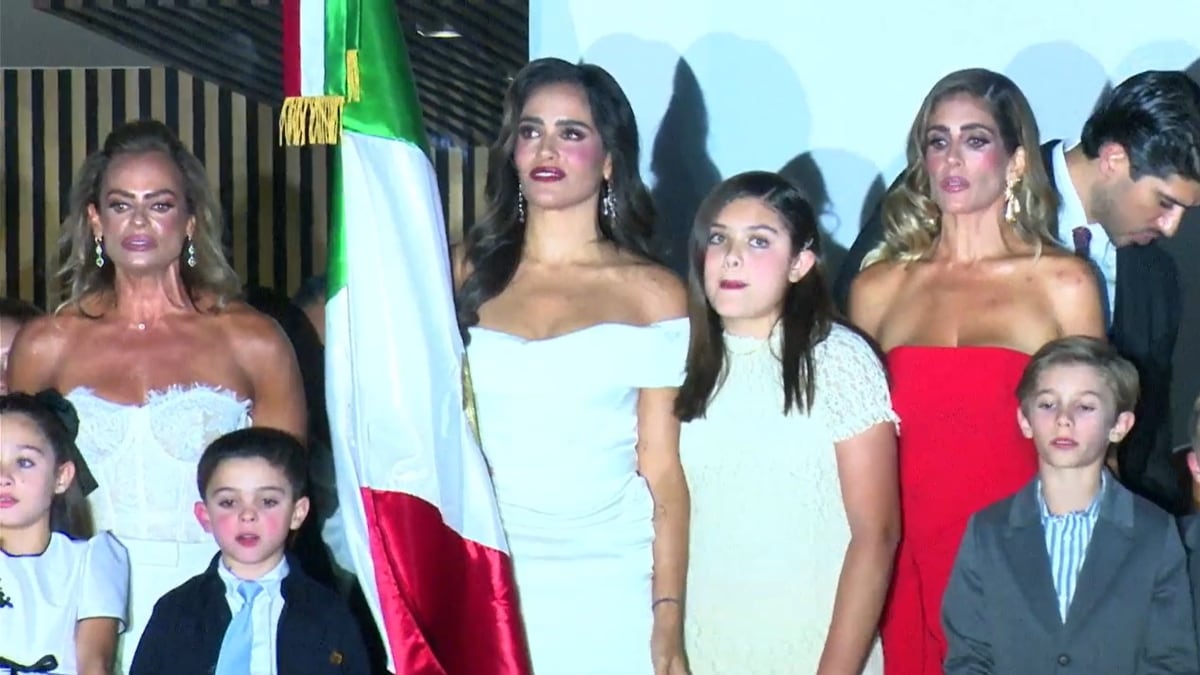 Alessandra Rojo de la Vega arropada por su familia (Foto: Facebook)