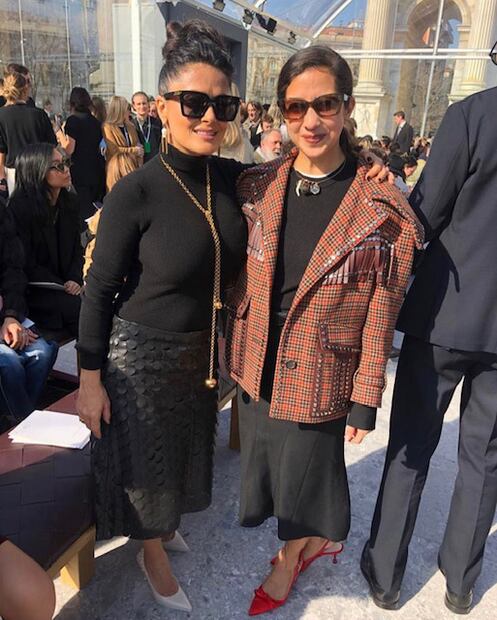 Salma Hayek y Karla Martínez en el Fashion Week de Milán 