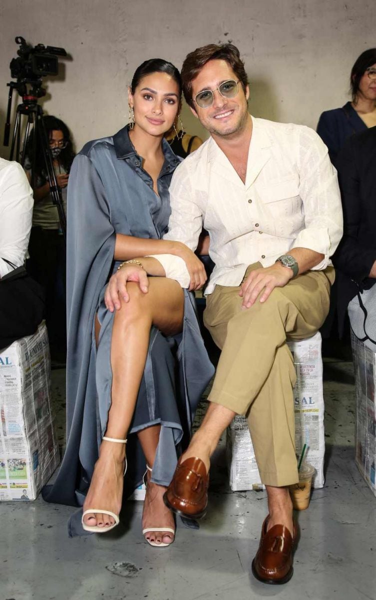 Diego Boneta y Renata Notni enamoradísimos en el Mercedes Benz Fashion Week México