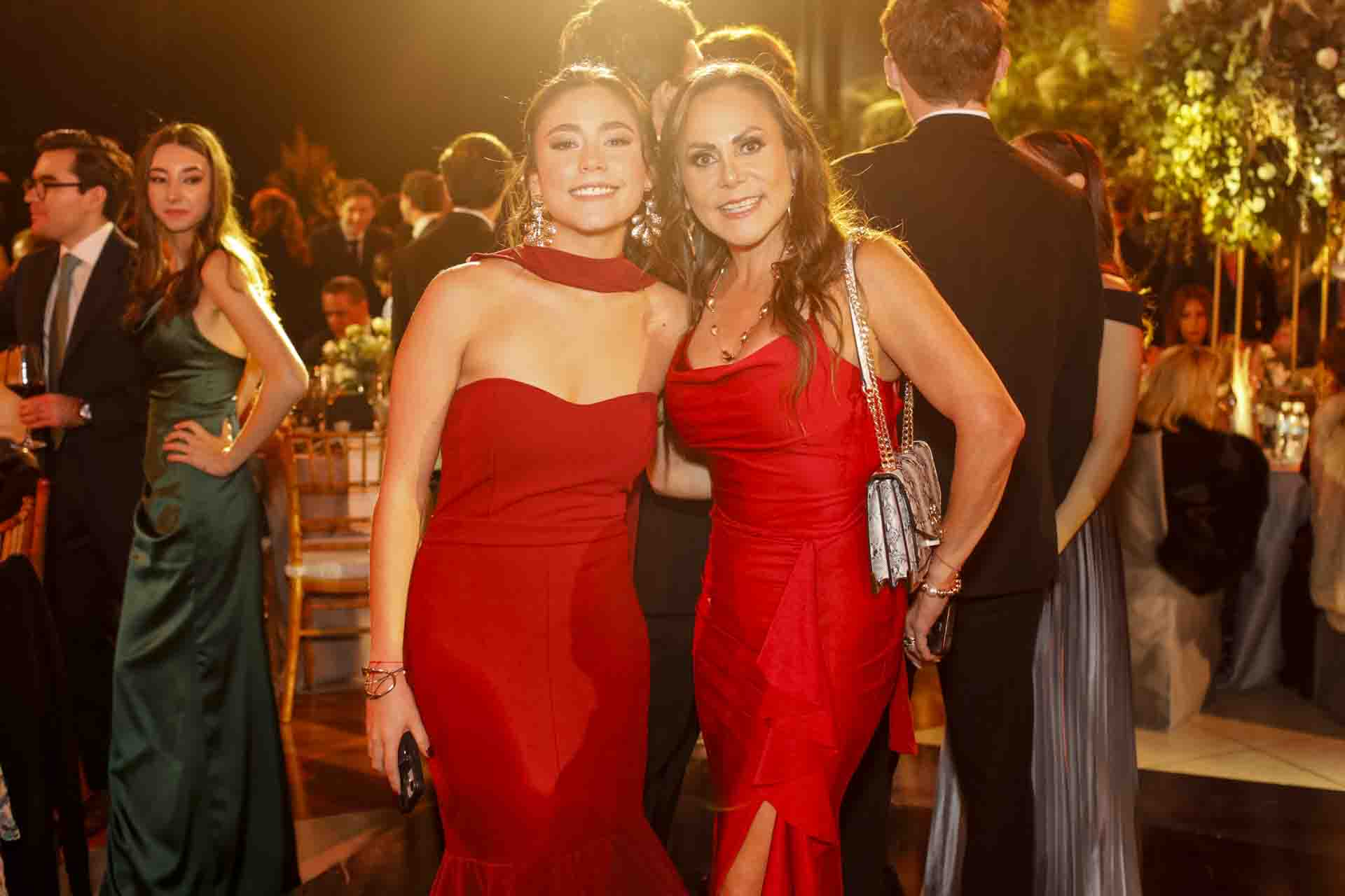 Aranza Treviño y Tere Álvarez. (Foto: Esteban Torreblanca)