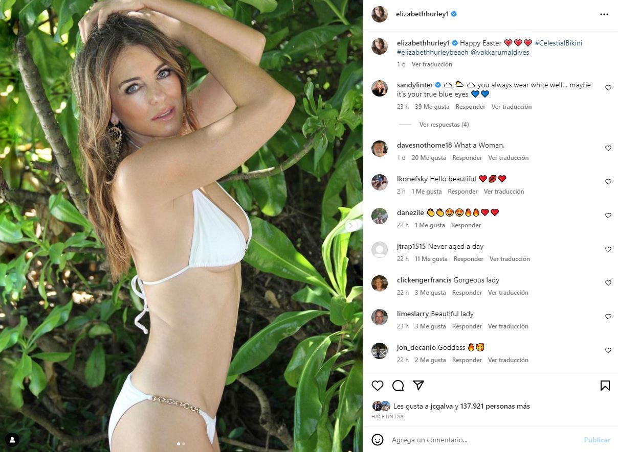 Elizabeth Hurley, diosa definitiva con bra y beach pantie blanco