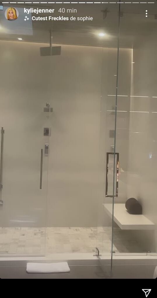 Kylie Jenner responde tajante a quienes se burlaron de su baño 