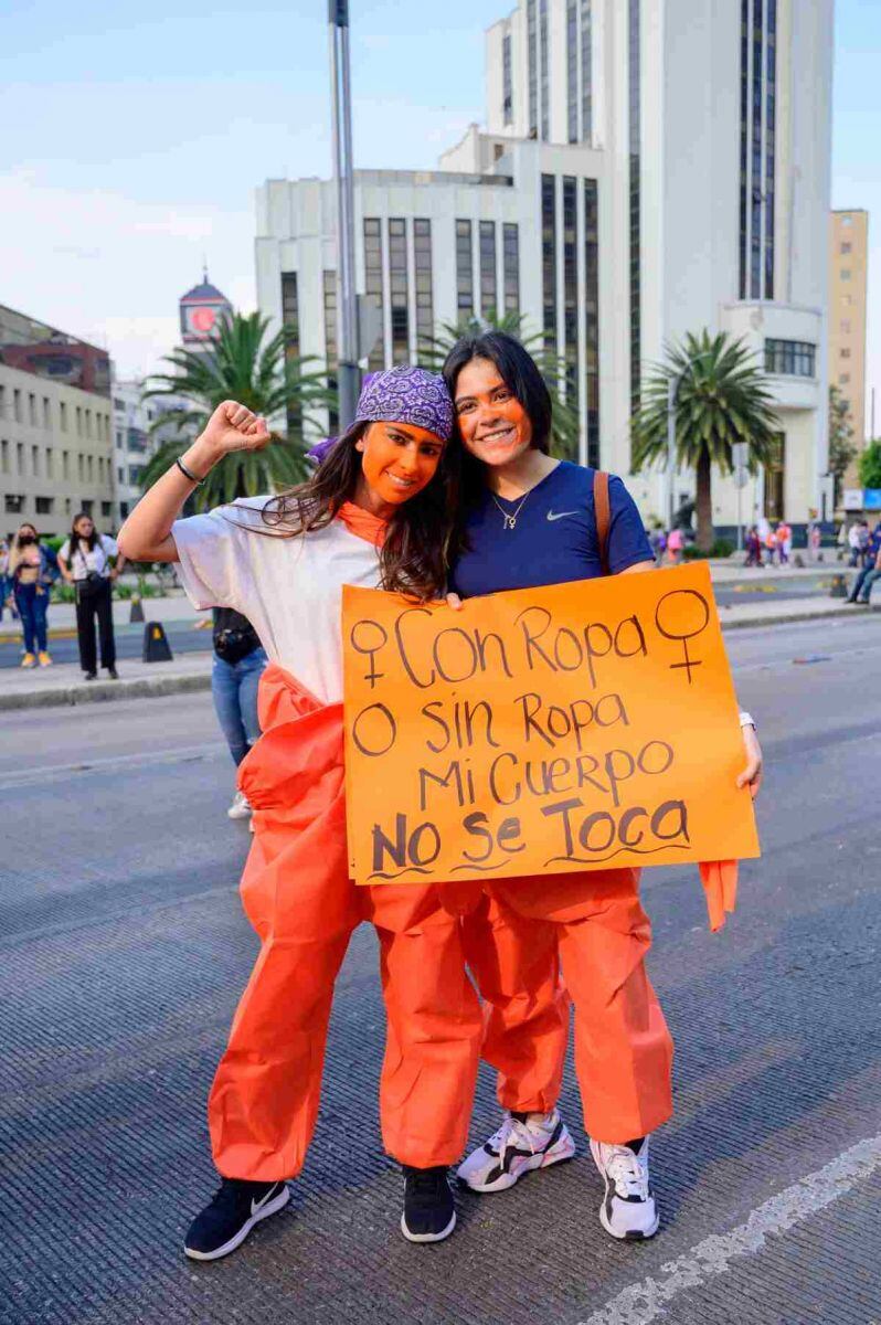 Alessandra Rojo de la Vega levanta la voz por las mujeres en Marcha 25N 