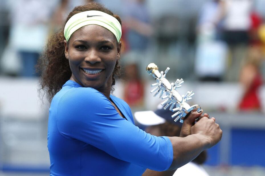 La mini cintura que Serena Williams luce en radiante traje de baño azul 