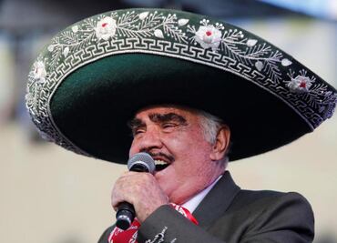 Vicente Fernández Jr. asegura que su papá se aparece en el rancho todos los días