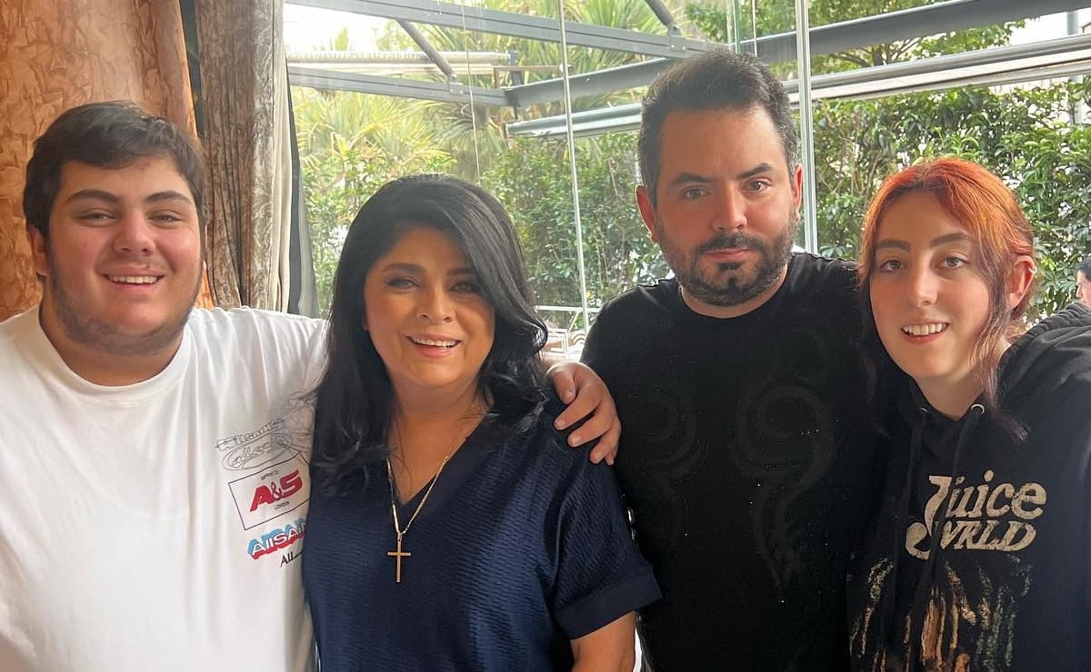 Victoria Ruffo con sus hijos José Eduardo, Aduar y Victoria. (Foto: Instagram)