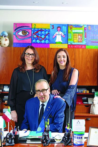 El papá detrás de los lentes Frank Devlyn