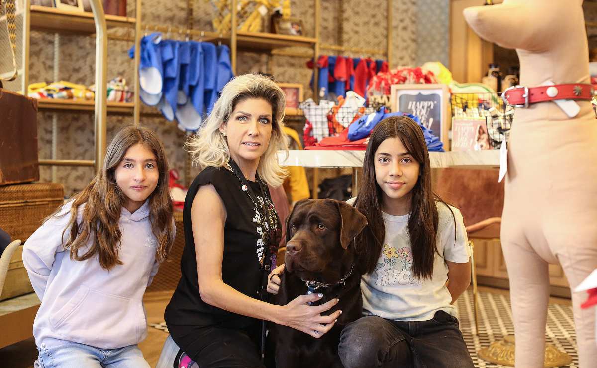 Paulina Díaz Ordaz y su hija Pamela Sesma asisten a la inauguración de Aristopet