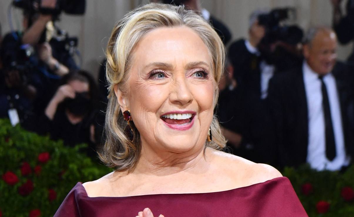 El bordado secreto del vestido de Hillary Clinton para el MET Gala 2022