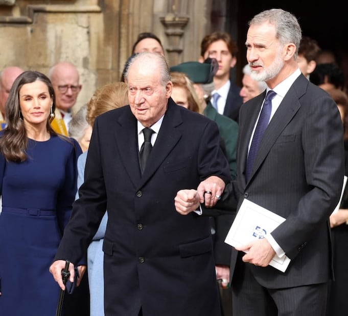 El rey Felipe VI y la reina Letizia junto al rey emérito Juan Carlos I en el homenaje a Constantino de Grecia en Windsor / AFP