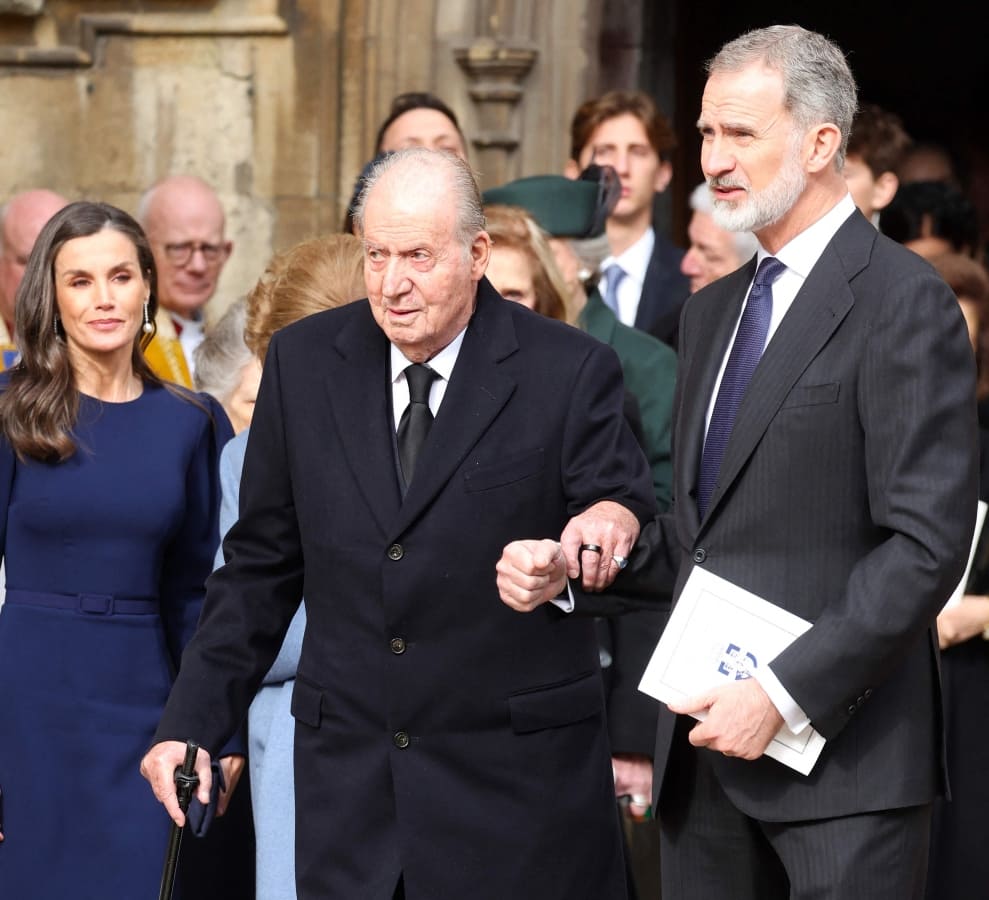 El rey Felipe VI y la reina Letizia junto al rey emérito Juan Carlos I en el homenaje a Constantino de Grecia en Windsor / AFP