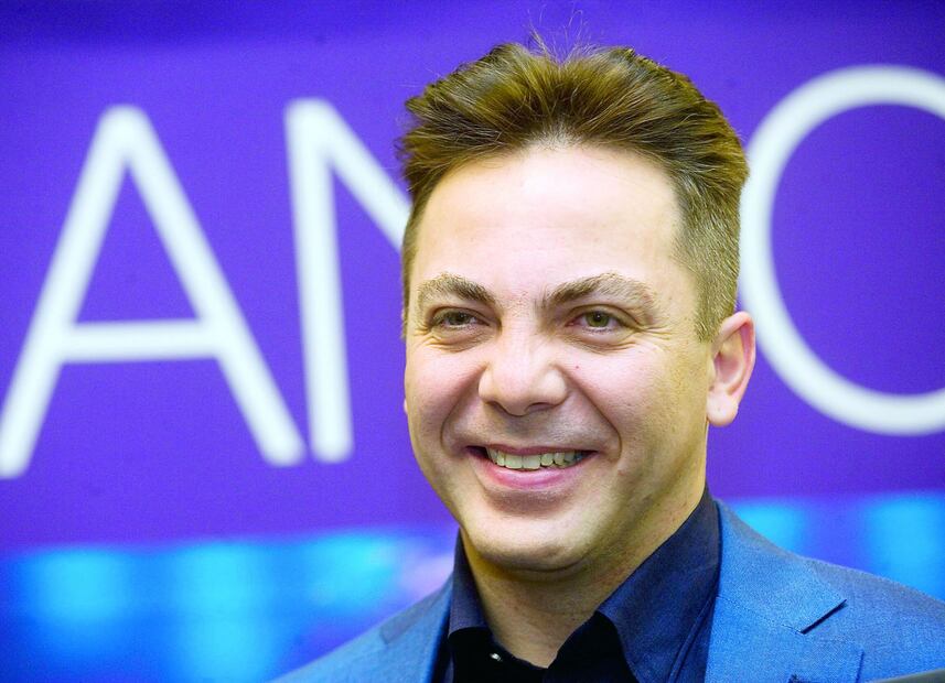 El cantante Cristian Castro reveló que el amor de una mujer lo distanció de Luis Miguel 
