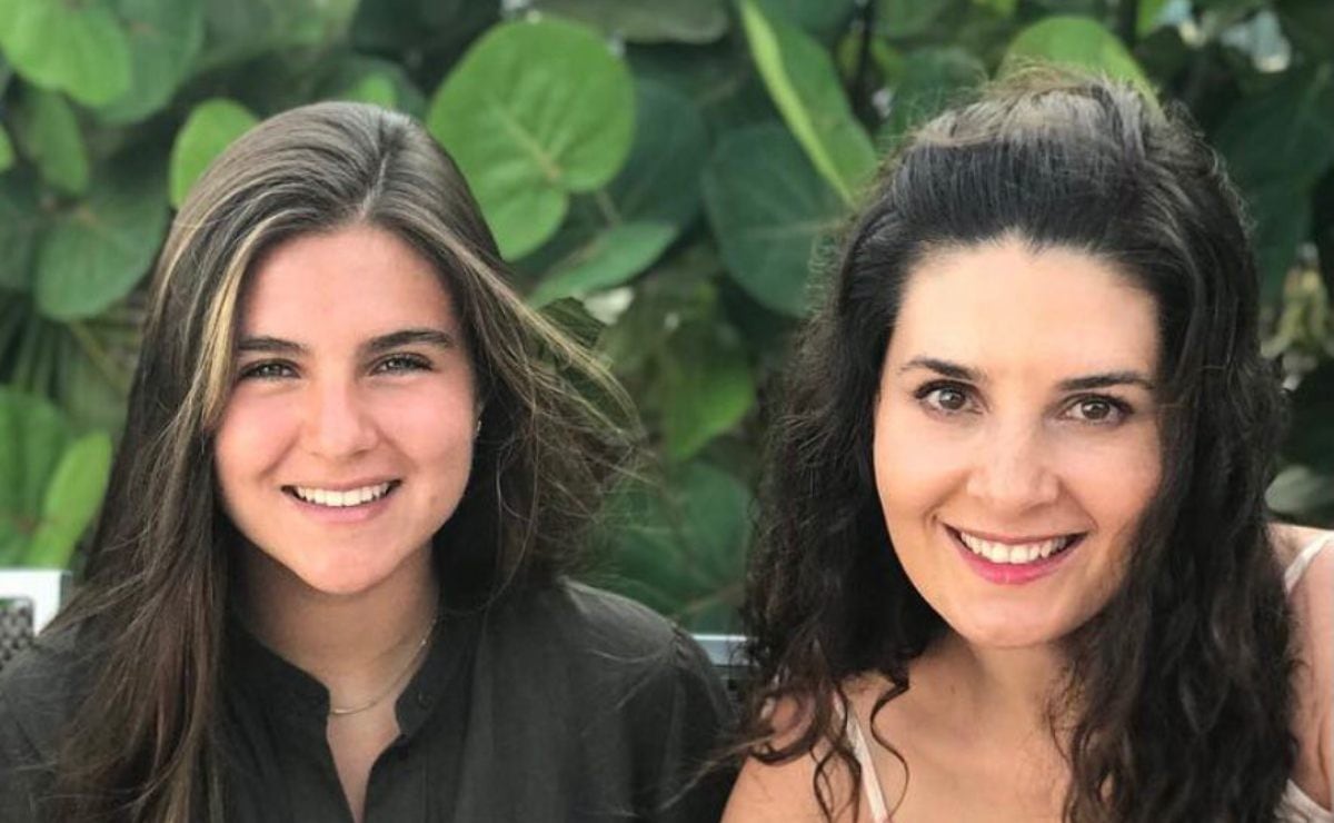 Mayrín Villanueva impacta en bikini con su hija Romina Poza