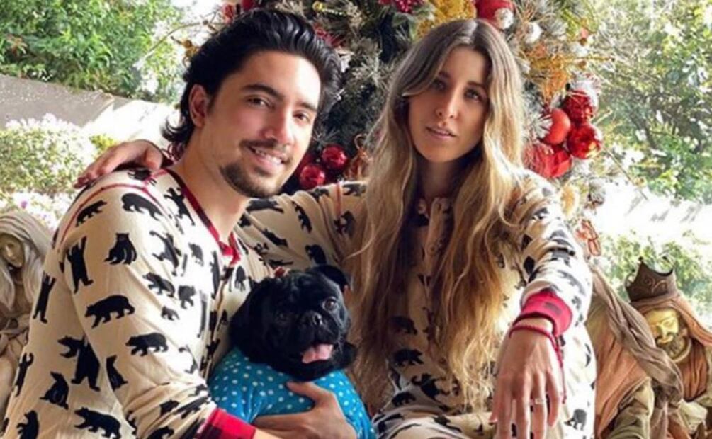 Alex Fernández muestra los movimientos de su bebé cuando le habla a través del vientre de su esposa