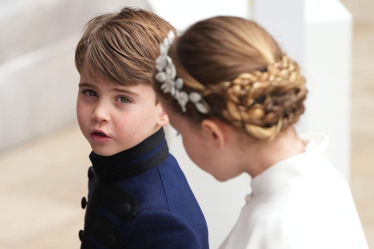 Los bostezos y más caras graciosas del príncipe Louis en la coronación de Carlos III