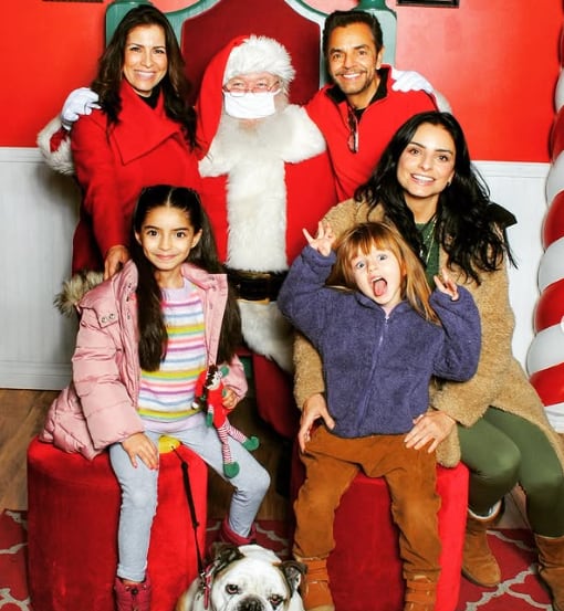 Kai con Aislinn, Eugenio Derbez, Alessandra y Aitana en navidad / Foto: Instagram